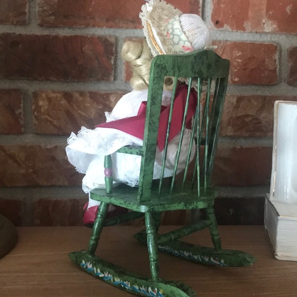 💚 Rare Vintage 1970’s Hand painted Doll Rocking Chair - Picture 4 of 13